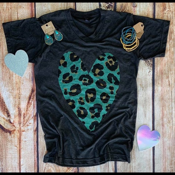 Tops - Women’s leopard Tee